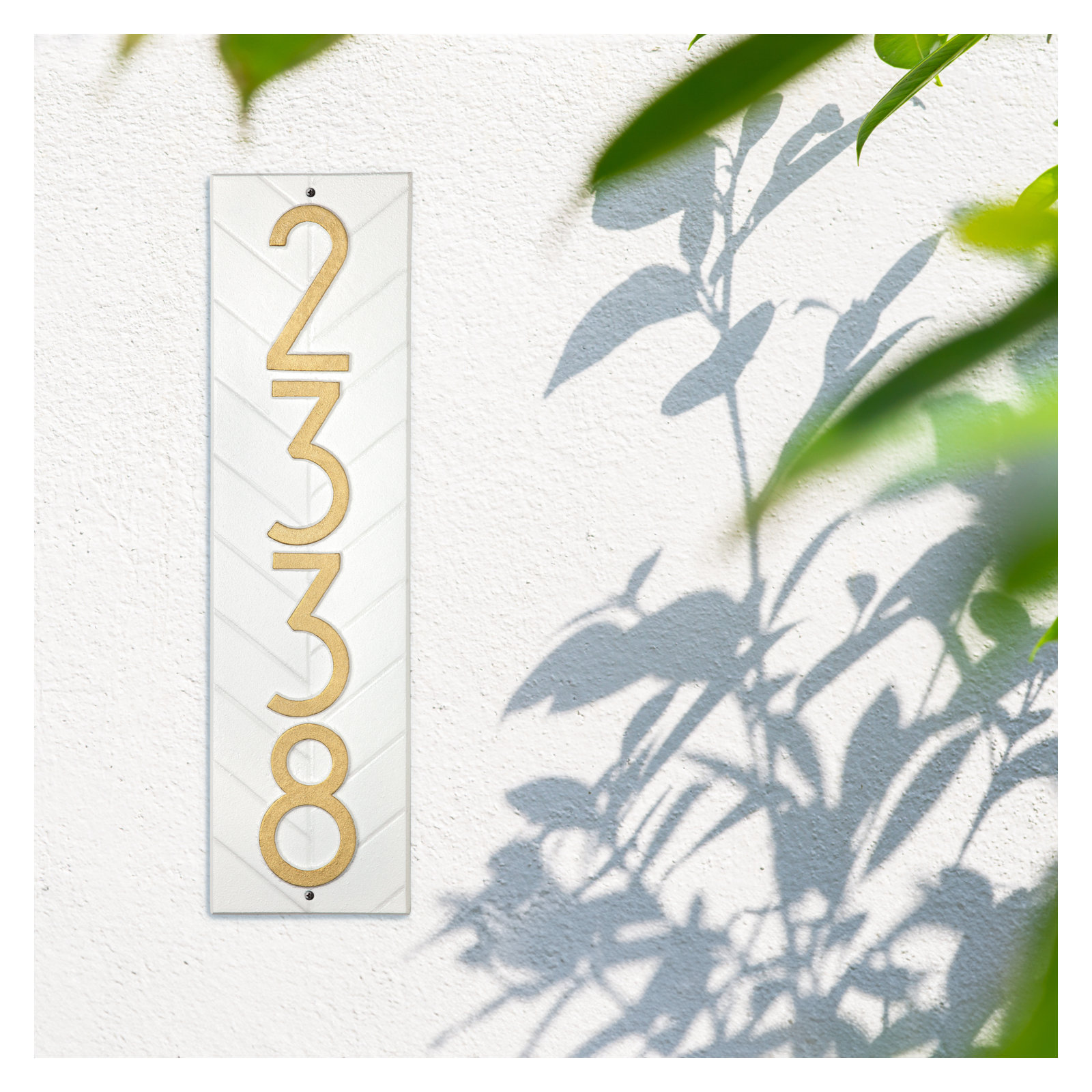 Mid-century Modern Herringbone Vertical Wall Plaque, White/Gold, Yes