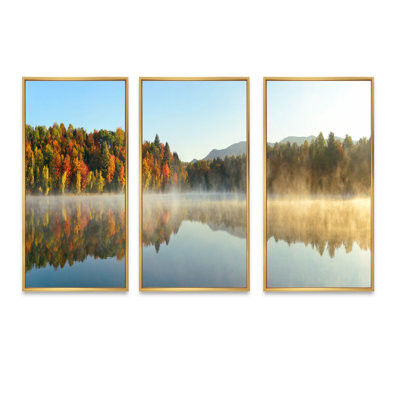 «Lake Autumn Foliage Fog Panorama - Sea & Shore», ensemble de 3 toiles d'art encadrées
