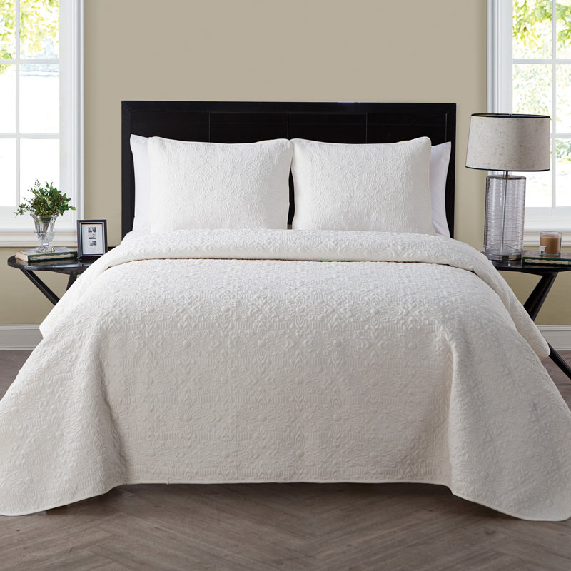 Ensemble de courtepointe à motif floral en relief Caroline, Blanc, Courtepointe très grand et 2 très grandes taies