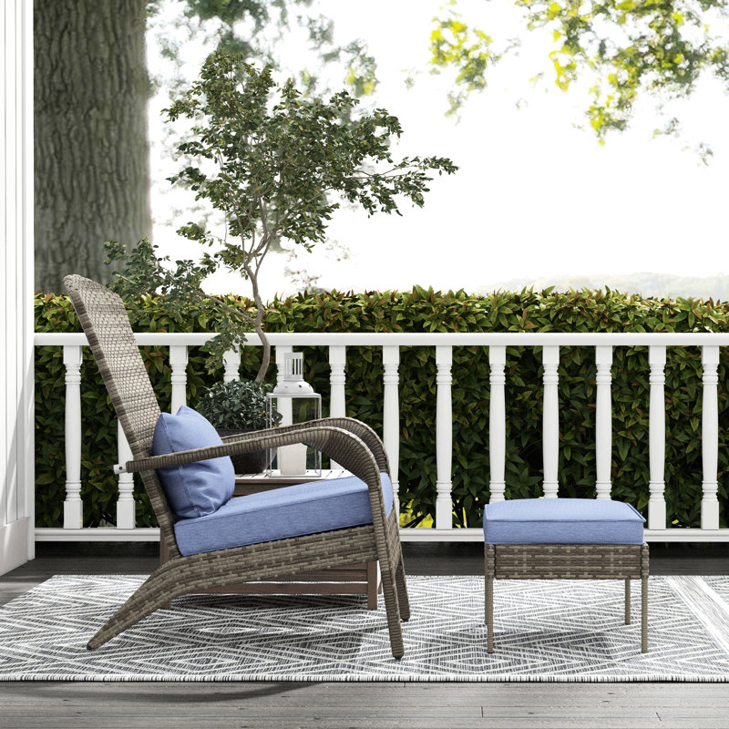 Chaise de jardin et design classique - mobilier gris avec chaise d'extérieur. Conception confortable, grand siège, toutes saisons, pour terrasse, porche, cour avant, jardin