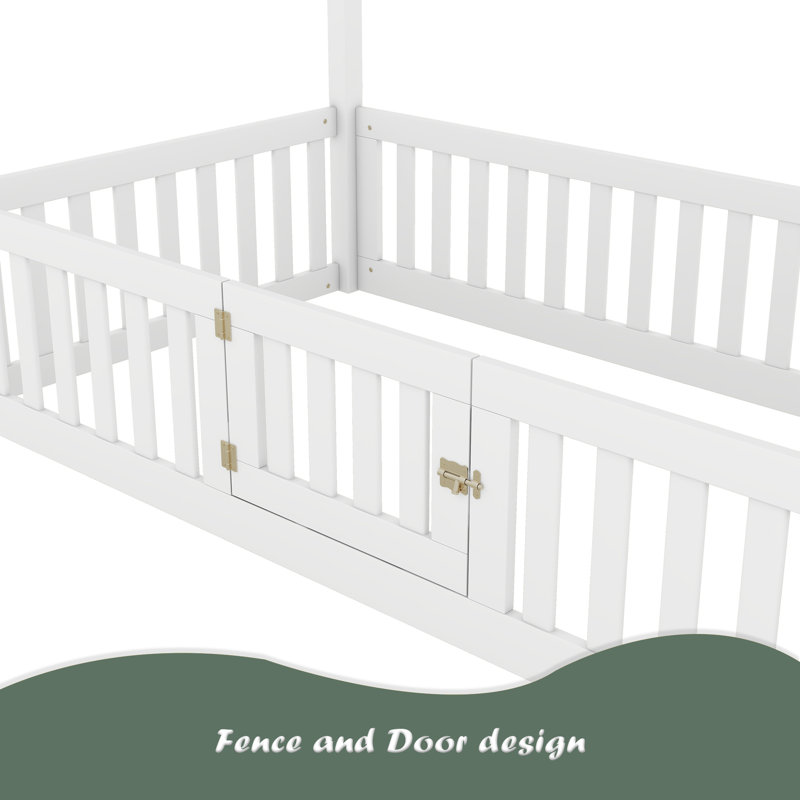 Lit simple en bois avec clôture et porte