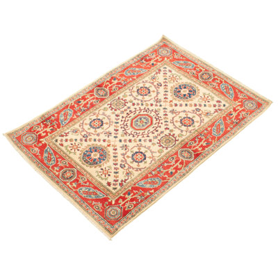 Tapis unique en laine noué à la main de style qazi des années 2010 de 4 pi x 5 pi 9 po crème Quartz One-of-a-Kind