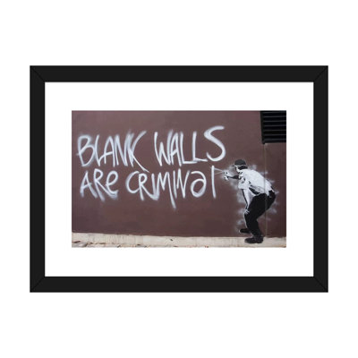 Les murs vides sont des motifs criminels