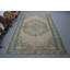 Charmant tapis turc beige et sarcelle avec d'élégants motifs floraux, idéal pour l'esthétique intérieure