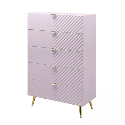 Commode à finition haute brillance avec motif à vagues et cinq tiroirs de rangement spacieux pour les chambres modernes.