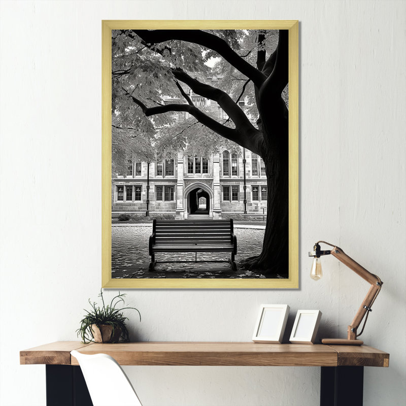 «College University Winter Photo II» sur toile, Cadre doré simple, H 20 po x l 12 po x P 1 po