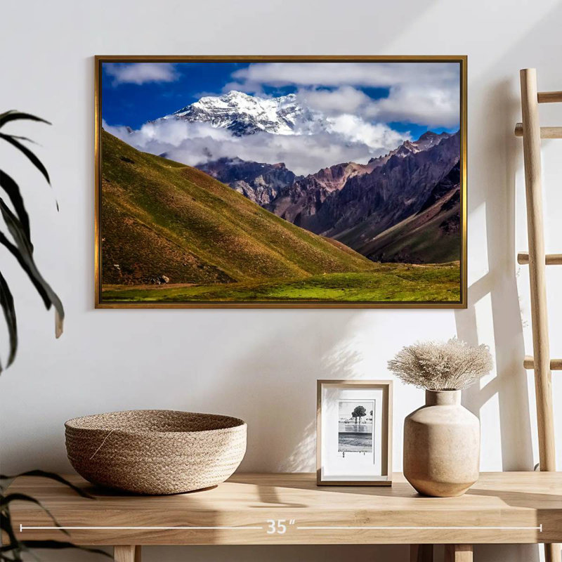 Aconcagua nuageux, Cadre flottant doré, 25 po x 17 po