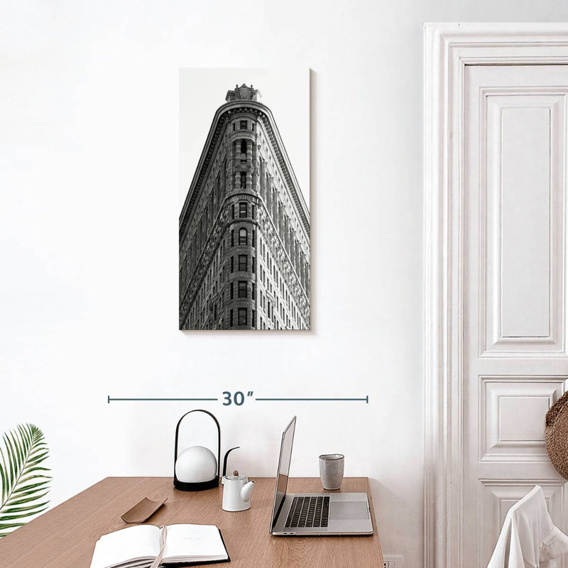 Flatiron Building, H 30 po x l 15 po
