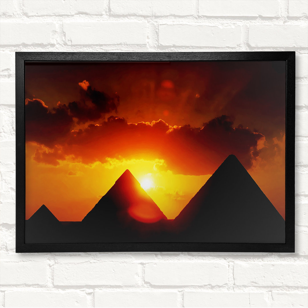 Ägyptische Pyramide Sonnenuntergang - Geschlossener Eckrahmen Kunstdrucke auf Holz