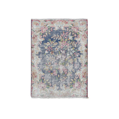 Tapis unique en laine des années 1960 de 1 pi 7 po x 2 pi 2 po Bushrah Bushrah