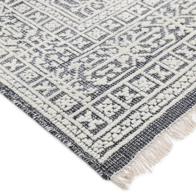 Yvonne Oriental Area Rug in Gray, Rectangle 8' x 10'