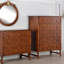 Armoire d'appoint en bois manufacturé brun rougeâtre