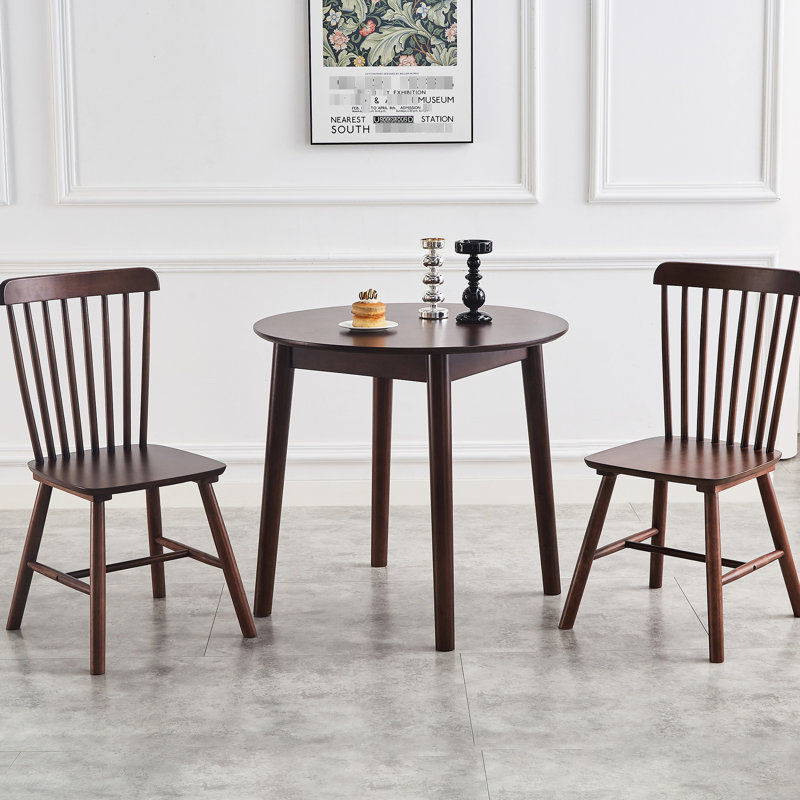 4 chaises de salle à manger en noyer. Bois massif de qualité. 16,82 po de profondeur du siège, 17 po de hauteur. Confortable et confortable. Facile à nettoyer. Fabriqué en caoutchouc avec finition noyer (4) - 100% des sièges