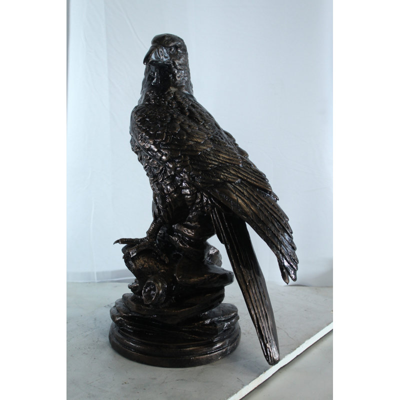 Statue aigle en aluminium sur souche Nifao - Sculpture d'oiseau inspirée de la nature avec finition métallique foncée - 20 po x 12 po x H 14 po