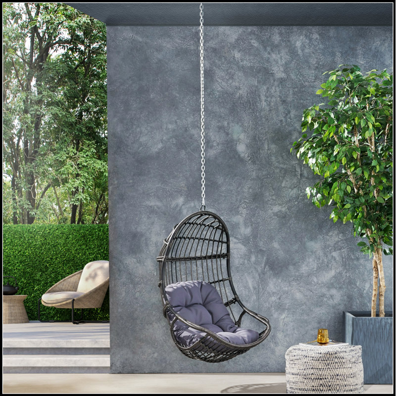 Chaise suspendue en osier Berkshire avec chaîne de 8 pi, résistante aux intempéries et confortable pour une utilisation intérieure et extérieure