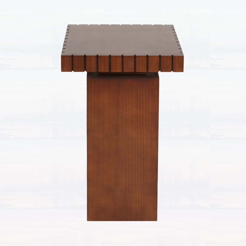 Table de bout carrée en bois de noyer avec un design à bords crantés, parfaite pour un décor moderne et rustique dans des espaces compacts.