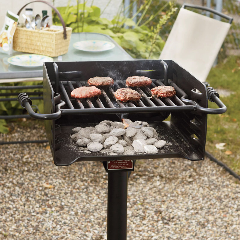 Barbecue au charbon et poteau en acier Pilot Rock Park Style, noir (paquet de 3)