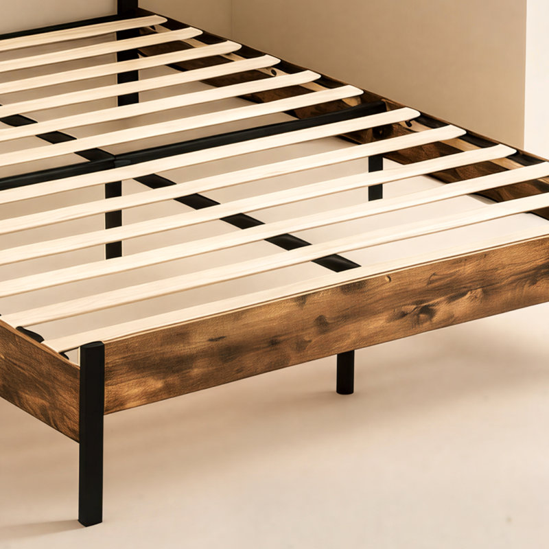 La tête de lit tapissier et le cadre de lit grand format sont dotés de lumières tactiles et d'orifices de charge, d'un matelas sans ressort et d'un grand espace en dessous.