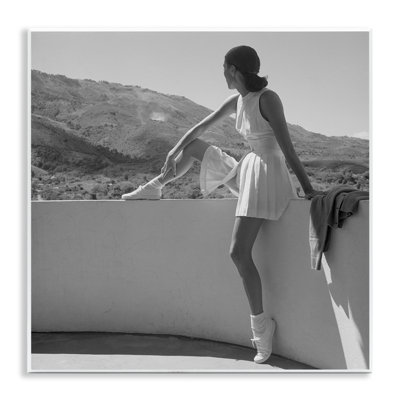 Plaque murale "Femme en tenue de tennis", design par Toni Frissell