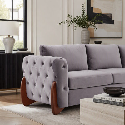 Canapé classique en velours de 63,5 pouces avec détails capitonnés, pieds en bois courbés, accoudoirs incurvés élégants, deux coussins de dossier et deux coussins d'assise pour le salon