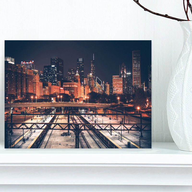 «Dark Chicago Skyline and Railroad Cityscape», reproduction de photo sur toile tendue, H 20 po x l 20 po x P 1 po