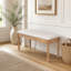 Banc de rangement en bois de style campagnard avec coussin moelleux – Pieds tournés en forme de fuseau, finition naturelle, assise recouverte de lin, style moderne du milieu du siècle pour l'entrée, le couloir, le salon et le coin lecture.-949436316-949436319