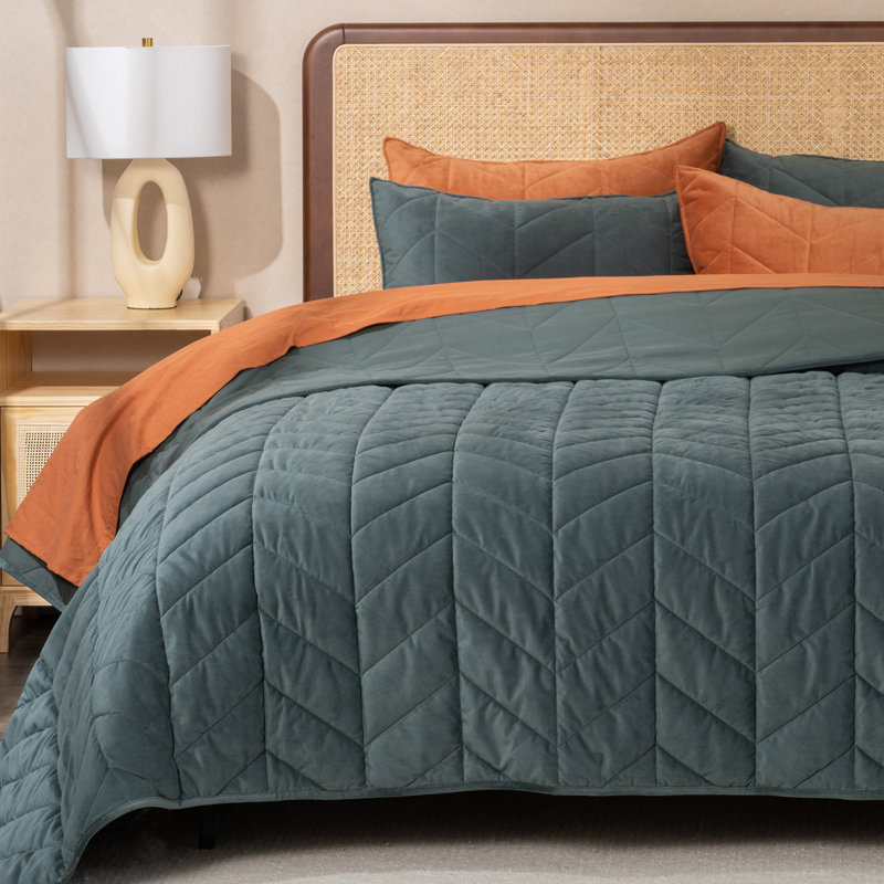 Ultra Soft Velvet Quilt Set, Queen Quilt + 2 Queen Shams, Dark Green