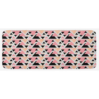 Tapis de cuisine moderne à composition moderne avec différents triangles colorés Doodle