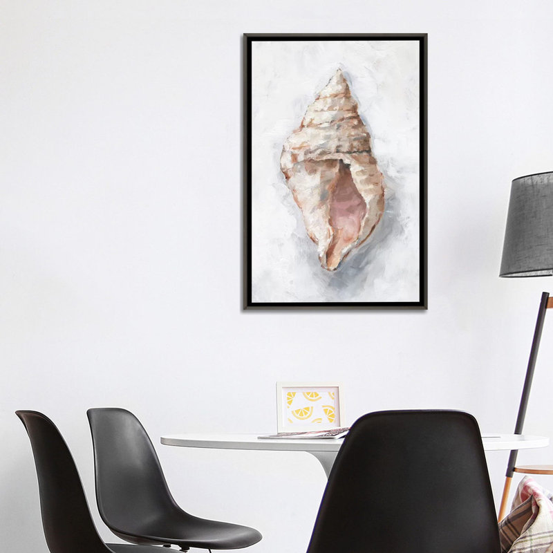"White Shell Study III" par Ethan Harper, reproduction d’art, Toile encadrée de bois rustique foncé, Pas de tapis