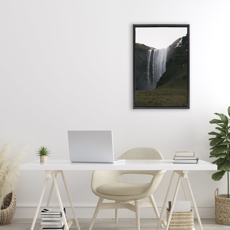 Cadre flottant Crashing Islandic Waterfall, conception de Jade Sharp Photo, Cadre flottant noir de jais, H 25 po x l 17 po