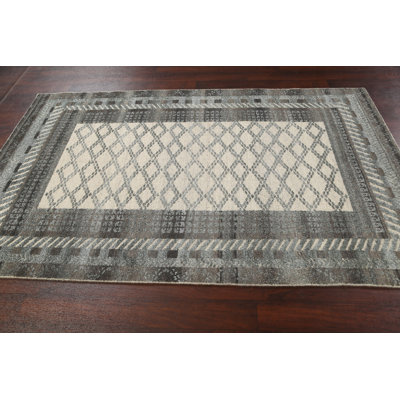 Tapis ivoire en laine noué à la main de conception unique 5 pi 1 po x 8 pi 1 po