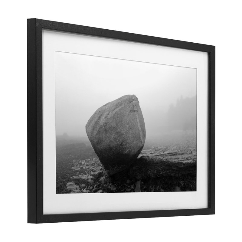 «Lone isolé rock», reproduction encadrée sous verre, conception de James Rodewald, H 14 po x l 20 po, Cadre noir minuit