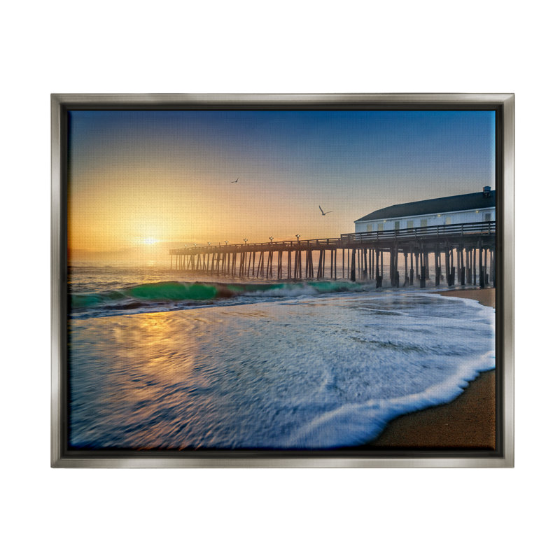 «Sunlit Coastal Pier Ocean Foam Floater», art mural par Rick Berk, H 17 po x l 21 po x P 1,7 po, Cadre flottant gris lustré