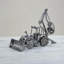 Sculpture en métal recyclé et pièces de voiture uniques Taybah