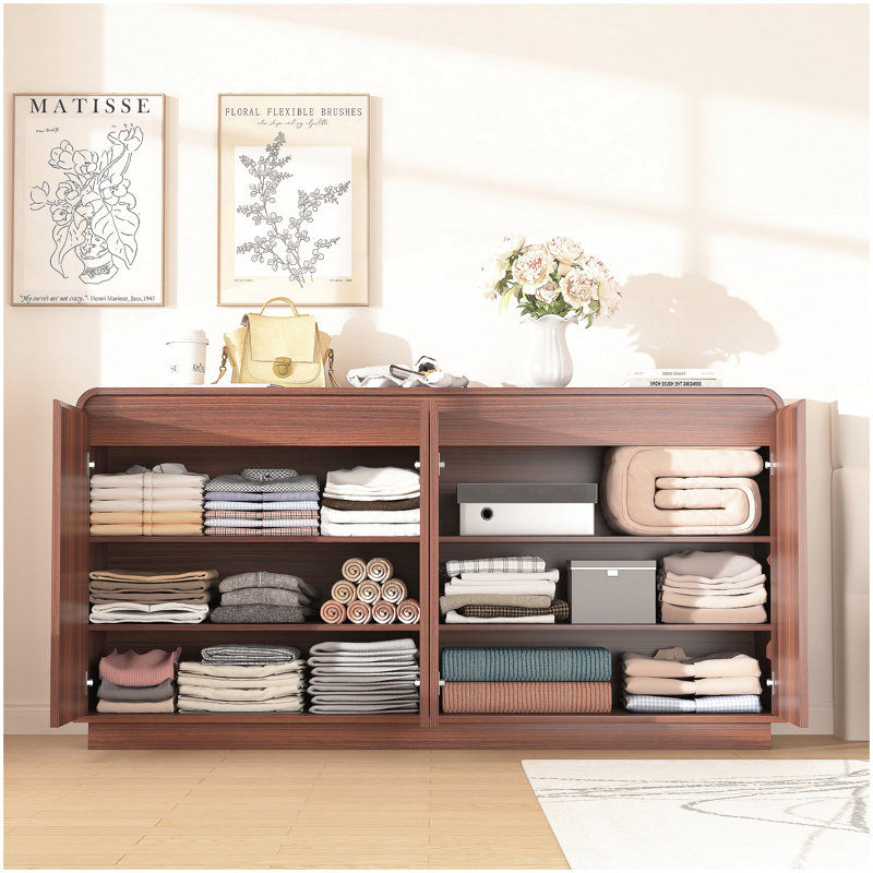 Meuble télé cannelé 4 portes en noyer avec prise de courant, centre de divertissement Wave sans poignée, armoire de rangement réglable à 3 niveaux en panneau de particules, console multimédia multifonctionnelle et buffet