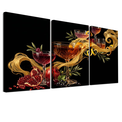 Ensemble de 3 verres à cocktail avec grenades et cerises sur fond noir