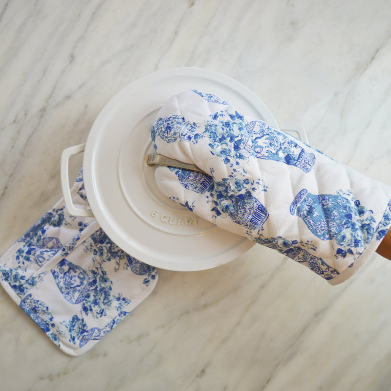 Blue Rose Oven Mitt Set