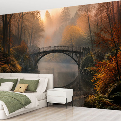 Papier peint adhésif autocollant Serene Autumn Forest Foggy Bridge Reflection Calm Water Papier autocollant amovible pour décoration de salon Chambre à coucher H 69 po x l 96 po
