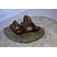 Fontaine murale en bronze à statue allongée sur colonne de lys Everrette 14 po x 6 po x H 12 po