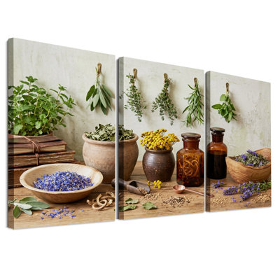 Ensemble de 3 toiles murales représentant des herbes séchées et des flacons ambrés sur une table en bois