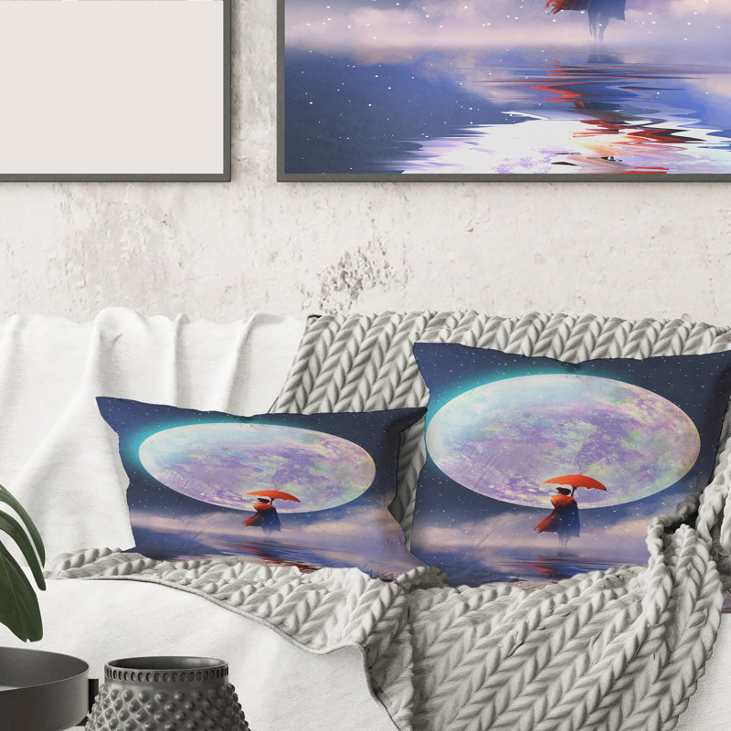 Femme avec parapluie debout sur l'eau contre la lune, housse de coussin rectangulaire et insert