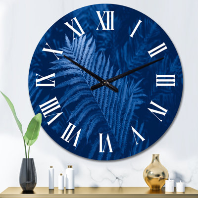 Macro bleue de feuilles d'arbustes de fougère tropicale - Horloge murale tropicale