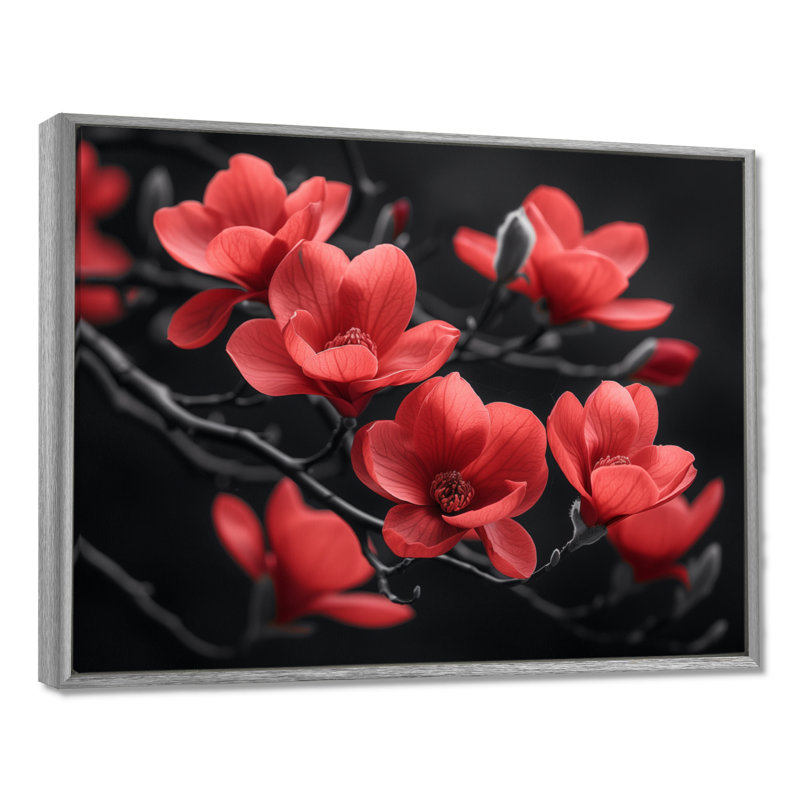 «Magnolias Photo II» - art mural rouge, Encadrement argenté, H 16 po x l 32 po