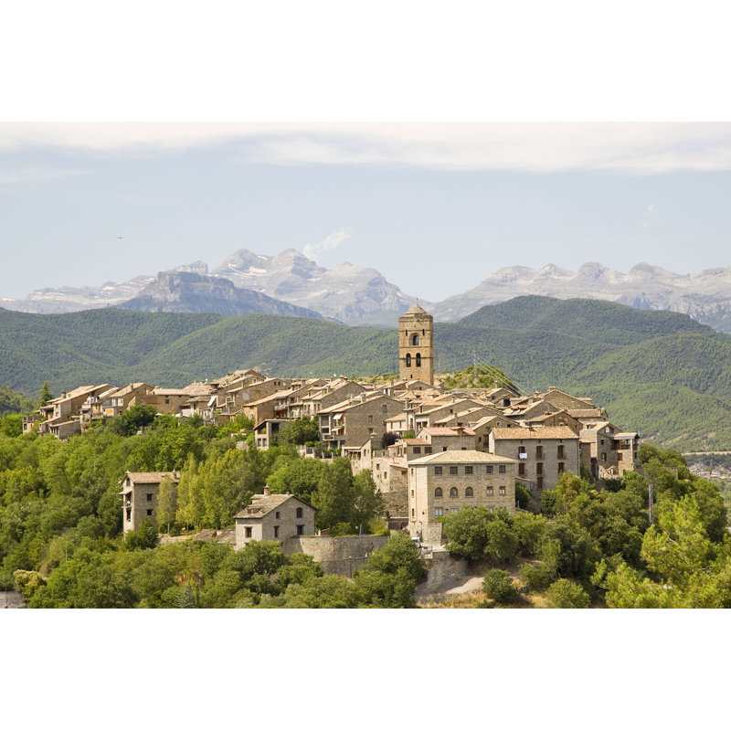 «Vansickle Ainsa, Espagne» par Roger De Marfa - photographie sur toile tendue, H 32 po x l 48 po
