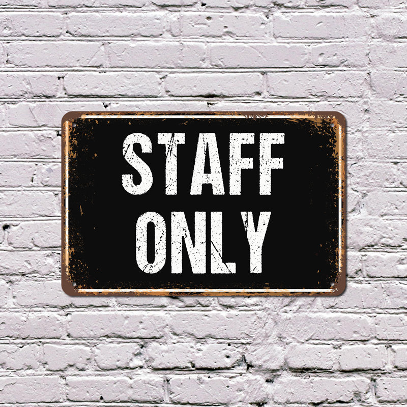 Enseigne en plastique 10 po x 14 po Staff Only Street
