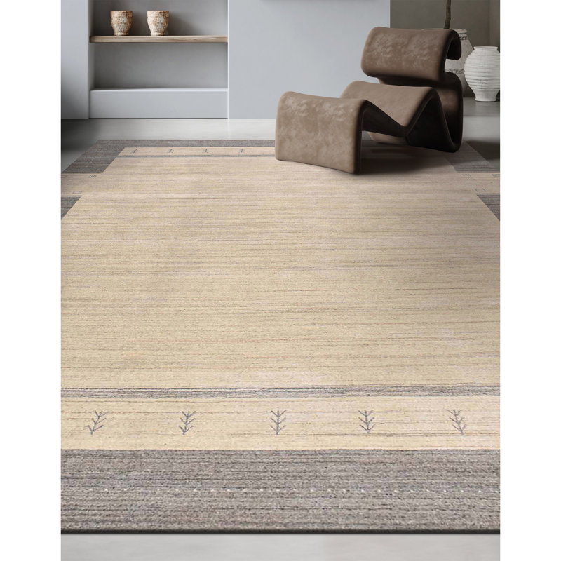 Wool Oriental Area Rug in Black/Beige, Rectangle 6' x 9'