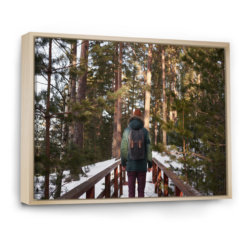 Randonnée dans la forêt d'hiver - Reproduction, Cadre naturel flottant, H 30 po x l 40 po x P 1,5 po