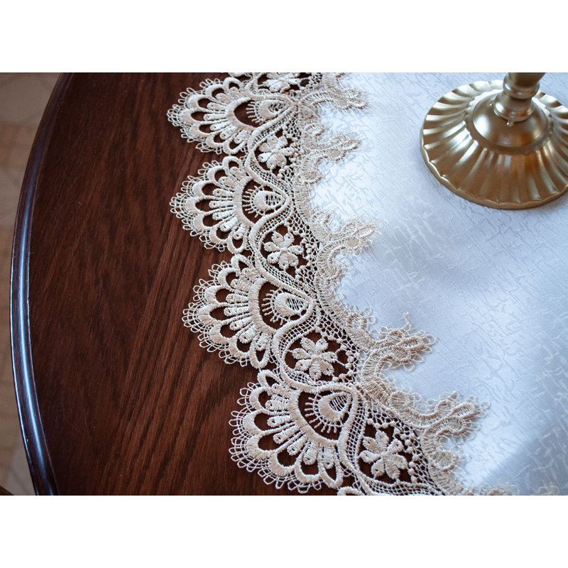 Elmwood Gold European Lace Antique Jacquard Table Topper (33" Round)
