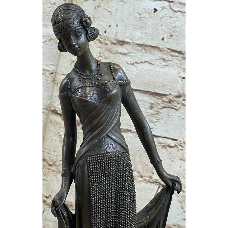 Haute société Lady Is Poised And Elegant