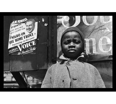 Reproduction de photo encadrée « a harlem newsboy » par gordon parks